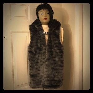 Feaux Fur Hooded Gray Vest